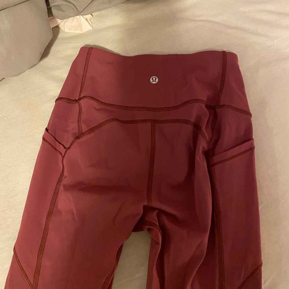 Must Merlot Lululemon Leggings!!! 🍋 ⭐️